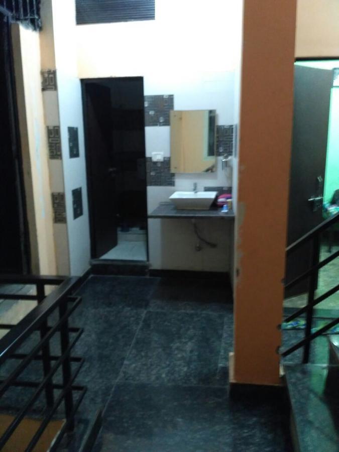 Metro House Hotell New Delhi Exteriör bild